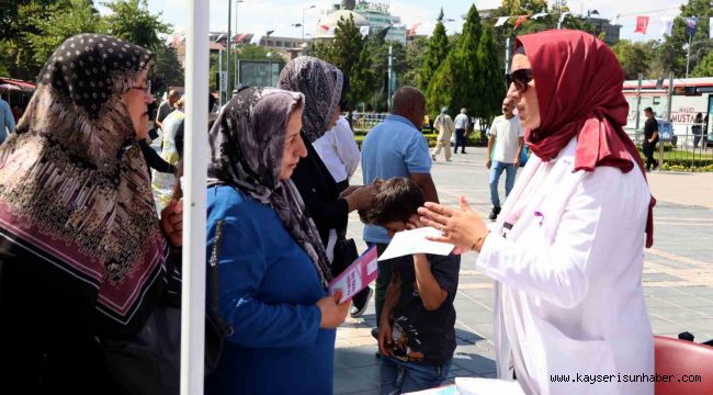 'Sağlıklı Yaşam Standı' Cumhuriyet Meydanı'nda vatandaşlarla buluştu