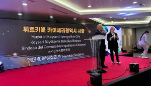 Başkan Büyükkılıç, Güney Kore'nin kardeş şehri Yongin'deki onuruna verilen yemekte konuştu