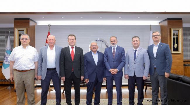 Başkan Büyükkılıç, TCDD Genel Müdürü Kurt'u makamında konuk etti