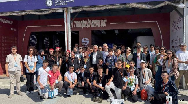 Başkan Palancıoğlu Havacılık Lisesi öğrencileri ile TEKNOFEST'İ ziyaret etti