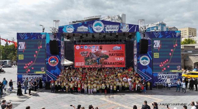 Bebekler ve çocuklar Uluslararası Kayseri Yarı Maratonu'na renk kattı