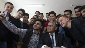 Büyükkılıç'tan, 10 bin öğrenciye 42 milyon TL'lik kırtasiye ve beslenme desteği