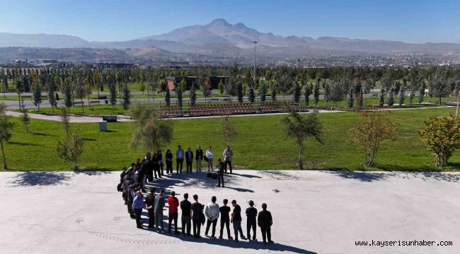 Büyükşehirden harita tapu kadastro alanı öğrencilerine drone teknolojileri ve CBS eğitimi