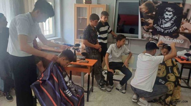 Dadaloğlu'nda öğrenciler ücretsiz tıraş edildi