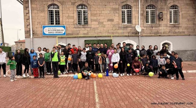 ERÜ öğrencilerinden anlamlı etkinlik