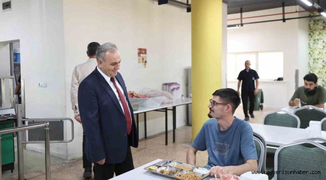 ERÜ Rektörü Altun, tıp fakültesi öğrencileri ile bir araya geldi