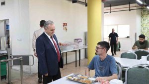 ERÜ Rektörü Altun, tıp fakültesi öğrencileri ile bir araya geldi