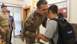 İl Emniyet Müdürü Aydın'dan vefa örneği: Şehit çocuklarını okullarına bıraktı