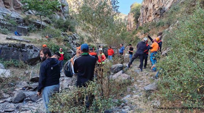 Kayalıklardan düşen dağcı hayatını kaybetti