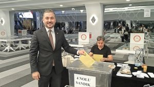Kayseri Eczacı Odası'nda Uğur Nuri Akın güven tazeledi