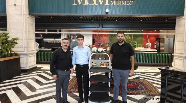 Kayseri'nin lezzetlerini sofralara robot taşıyor