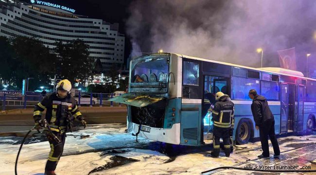 Otobüs yangınına polis müdahalesi