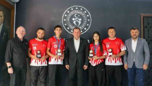 Şampiyonlardan Kabakcı'ya ziyaret