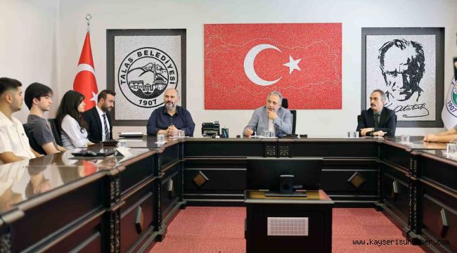 Talas'ın kütüphanelerinde üniversiteyi kazandılar, Başkan Yalçın'a teşekküre geldiler