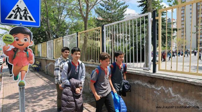 Talas'ta okul geçitleri hem sevimli hem güvenli