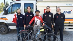 6 Şubat'ı pedallayarak anıyor