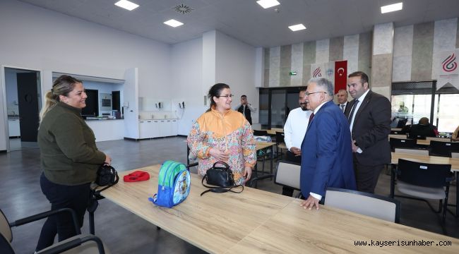 Başkan Büyükkılıç; Engelsiz Yaşam Merkezi'ni ziyaret etti