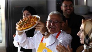 Başkan Büyükkılıç ve eşi, ünlü şeflerle Kayseri Yağlaması yaptı