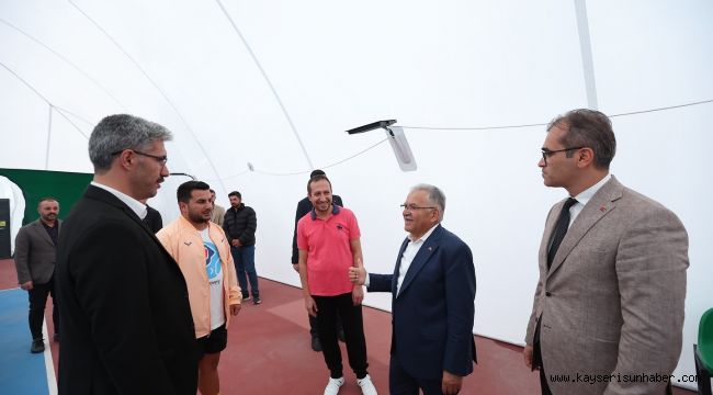 Başkan Büyükkılıç'tan yeni balon tenis kortlarına inceleme