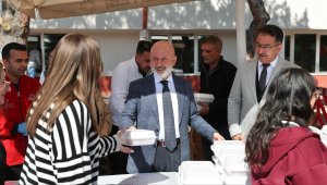 Başkan Çolakbayrakdar: "Gençlerimizin gücüyle geleceğin Türkiye'sini inşa ediyoruz"