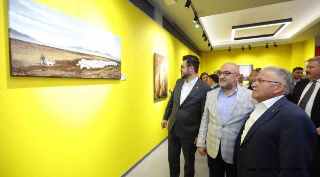 Büyükkılıç, Neşe Özhaseki'nin Renklerin Dili Resim Sergisi'nin açılışına katıldı