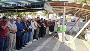 Cami çıkışında evlerinin önünde öldürülen karı-koca toprağa verildi