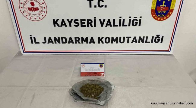 Durdurulan şahsın üzerinden uyuşturucu çıktı