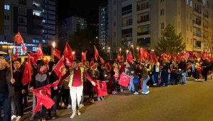 Erciyes Koleji'nden coşkulu fener alayı yürüyüşü