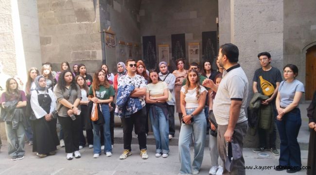 ERÜ'ye yeni kayıt yaptıran öğrencilere 'Kültür Yolu Turu' düzenlendi