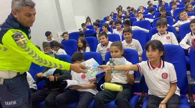 Jandarma 142 öğrenciye trafiği anlattı