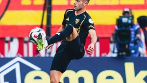 Laszlo Benes kırmızı kart gördü