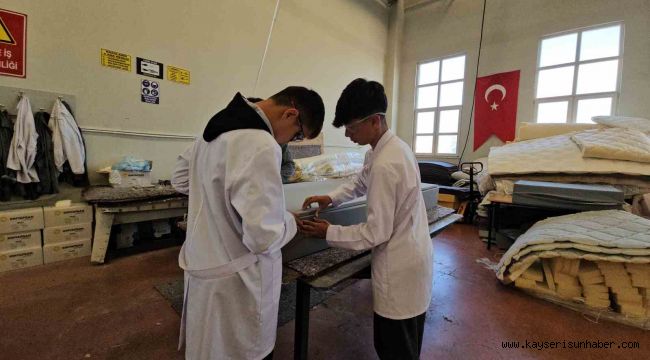 Öğrencilerden Gazze'ye yardım eli: Okulda yaptıkları yatakları Gazze'ye gönderdi