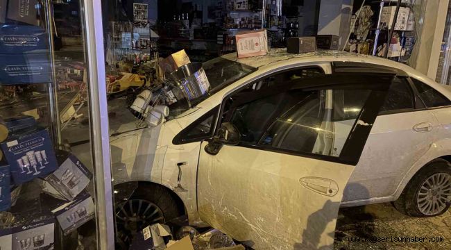 Otomobil züccaciye dükkana daldı: 1 yaralı