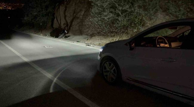 Otomobilin arkadan çarptığı motosiklet yoldan çıktı: 1 yaralı