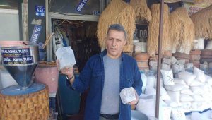 Pakistan'dan getirdiği tuzla yemeklere lezzet katıyor