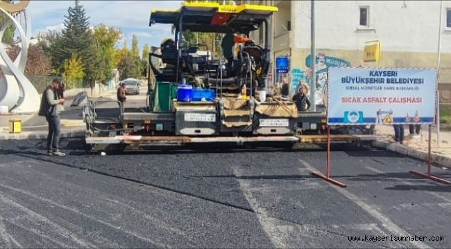 Pınarbaşı'na 2 günde 2 bin ton sıcak asfalt serildi