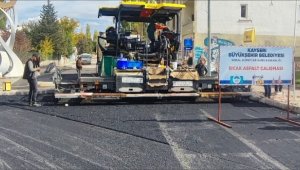 Pınarbaşı'na 2 günde 2 bin ton sıcak asfalt serildi