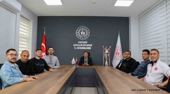 Sesi gören şampiyonlardan Kabakcı'ya ziyaret