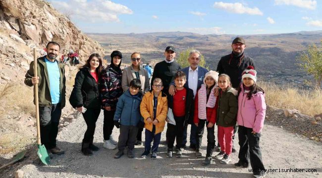 Talas Belediyesi'nden 29 Ekim'e anlamlı ağaç dikme etkinliği