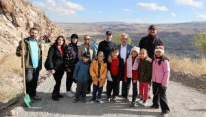 Talas Belediyesi'nden 29 Ekim'e anlamlı ağaç dikme etkinliği