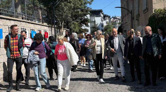 Talas'ta Finlandiya heyetine tarihi gezi