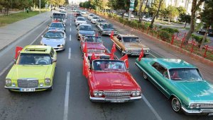 Talas'ta klasik araçlarla Cumhuriyet coşkusu