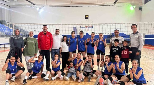 Tomarzalı Belediyespor Kız Voleybol Takımı galibiyete doymuyor
