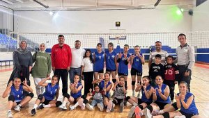 Tomarzalı Belediyespor Kız Voleybol Takımı galibiyete doymuyor