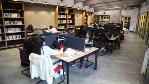 Ara tatilde Melikgazi'nin Akıl Küpü Kütüphaneleri dolup taşıyor