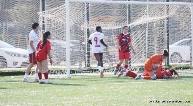 Auran Kayseri Kadın FK farklı kazandı