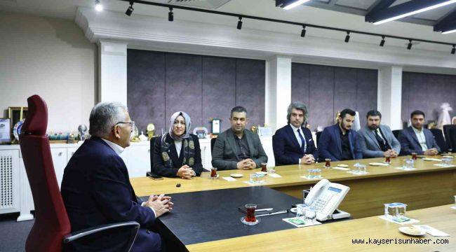 Başkan Büyükkılıç, Kayseri'nin ilk kadın ilçe başkanı Kahraman ve yönetimini ağırladı