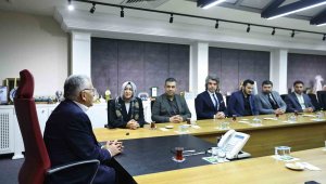 Başkan Büyükkılıç, Kayseri'nin ilk kadın ilçe başkanı Kahraman ve yönetimini ağırladı