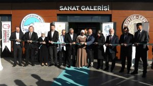 Büyükşehirden uluslararası öğrencilere sanat köprüsü: 'Bi' Dünya Sanat' sergisi açıldı
