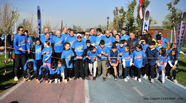 Depremde hayatını kaybeden ailelerin çocuklarına destek koşsu